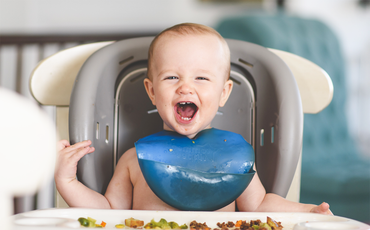 När kan bebisen börja äta vanlig mat?