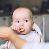 När kan ditt barn förväntas använda bestick för att mata sig själv?