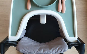 Fördelarna med att ha underlägg i ätbrickan till STOKKE- och Antilop-stolar när bebisen äter