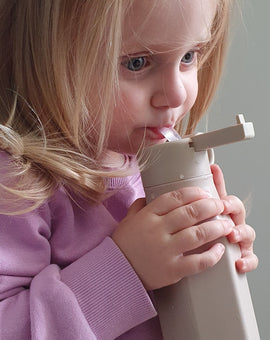 Vattenflaskan Eleonor med sugrör 350 ml